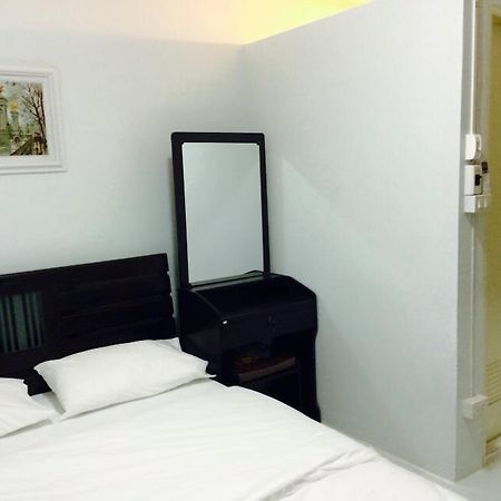 Bann Bunga Inn Bangkok Extérieur photo